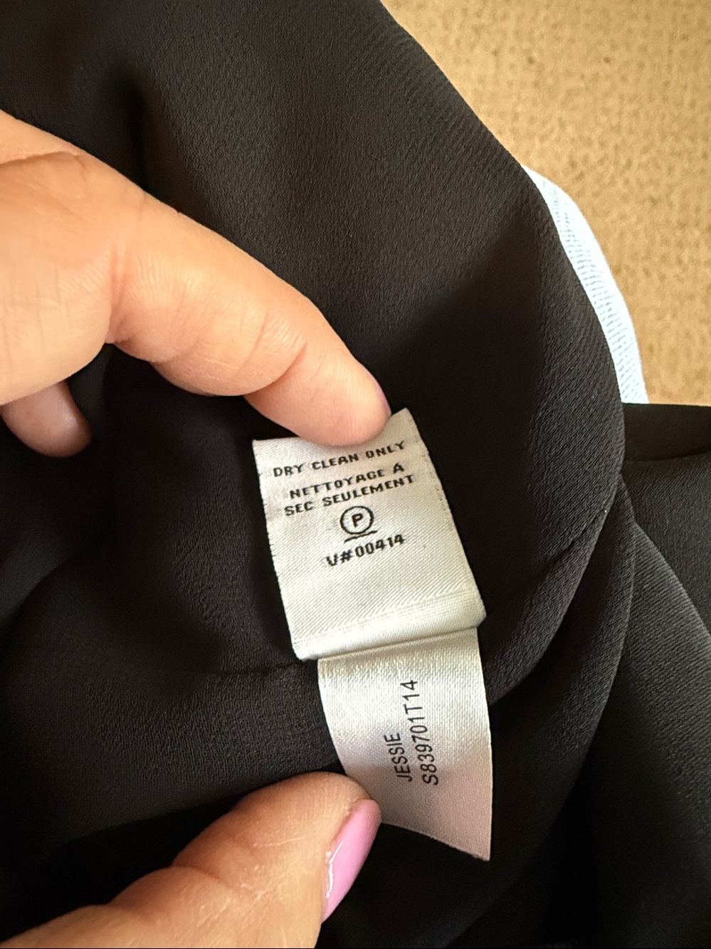 Diane von Furstenberg Black Jessie Silk Cut Out Top Retail $298 Size 12 Lined - Picture 9 of 9